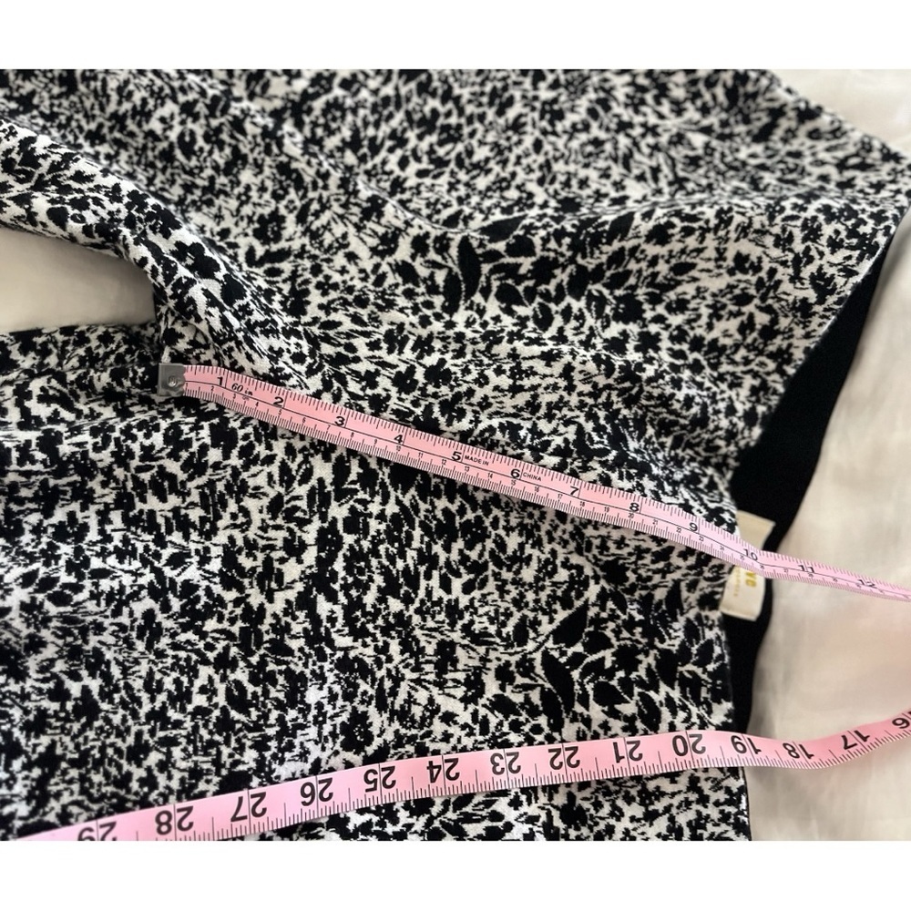 Maeve by Anthropologie casual pants black and white floral print kick flare - Picture 2 of 6